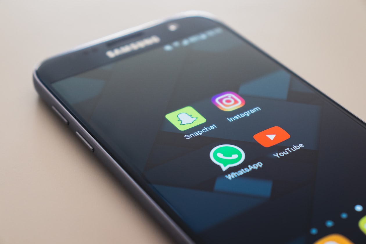 WIFE WANTS TO DIVORCE BECAUSE HUSBAND WAS TEXTING A FEMALE COLLEAGUE
