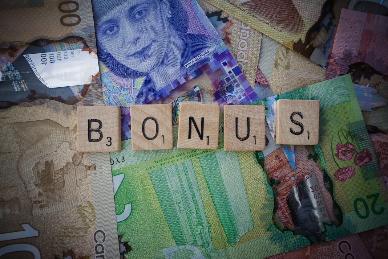 MAN SAYS ITS EASY TO RETIRE WITH CPF AS LONG YOU EARN $6,000 A MONTH + 5 MONTHS BONUS