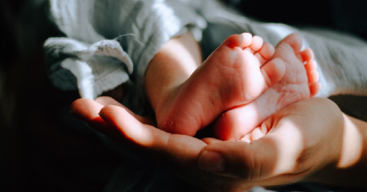 PARENTS KEEP NAGGING DAUGHTER TO HAVE KIDS, BUT SHE SAYS TOO EXPENSIVE TO HAVE ONE