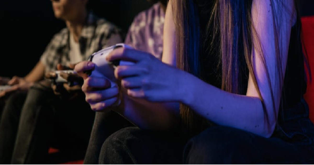 GIRL SICK OF BEING TOLD “GO BACK TO THE KITCHEN, MAKE ME A SANDWICH” IN ONLINE GAMES