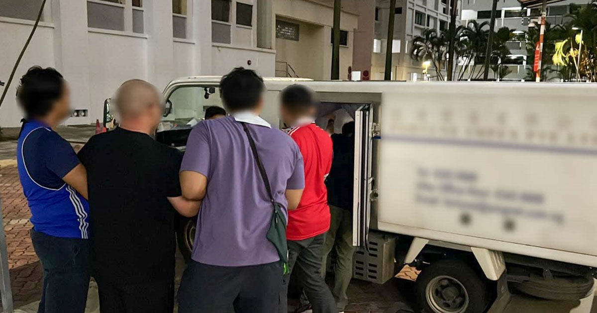 39 Y.O PRC MAN ARRESTED FOR DEALING WITH CONTRABAND CIGS IN WOODLANDS