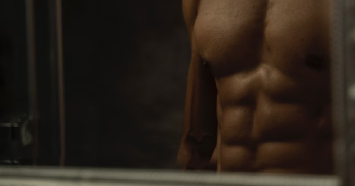 GIRL ASKS IF SHE SHOULD HOOK UP WITH A 40 Y.O MAN WITH “THE BODY OF A 27 Y.O”