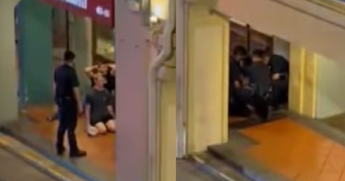 4 DRUNK MEN GOT INTO A FIGHT @ CHINATOWN, ONE OF THEM TRIED TO ATTACK POLICEMAN