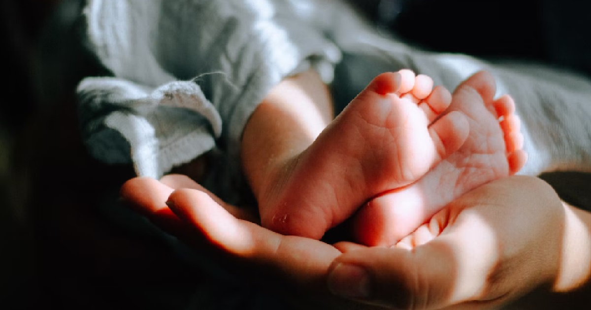 S’PORE MAN WHO BROKE THE SKULLS OF HIS BABY DAUGHTER & SON, JAILED 10 YEARS & CANED