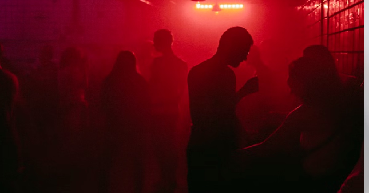 MAN’S GF DANCED WITH ANOTHER MAN, THEN GETS ANNOYED WITH BF FOR BEING ANNOYED