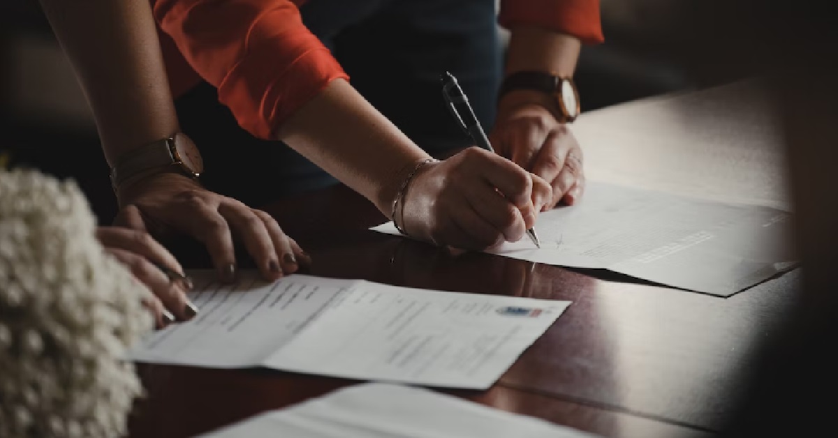 EMPLOYEE HAS A CLAUSE IN HIS CONTRACT WHERE COMPANY CAN SUKA SUKA CHANGE HIS SALARY
