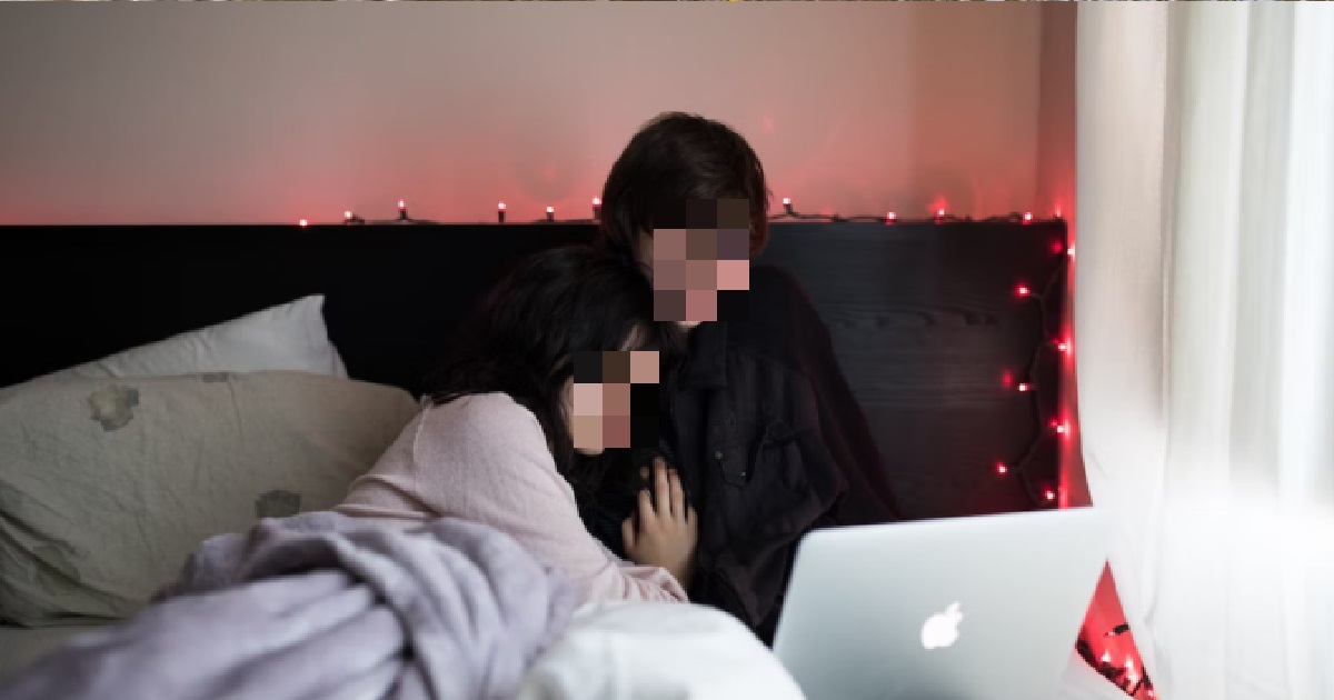 GIRL’S BF CUDDLES WITH HIS FEMALE FRIEND & GIVES HER FOOT RUBS – “SHOULD I BE WORRIED”