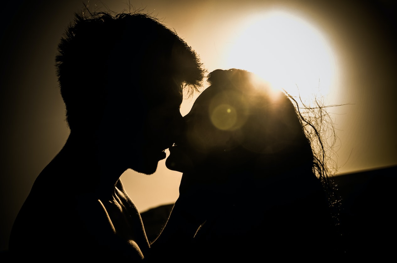 WOMAN NOT HAPPY FRIENDS DOING PUBLIC DISPLAY OF AFFECTION, “UNCOMFORTABLE”