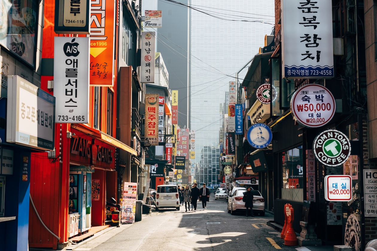 KPOP FANGIRL GOES TO KOREA, REALISES THEY DON’T LOOK AS GOOD IN REALITY