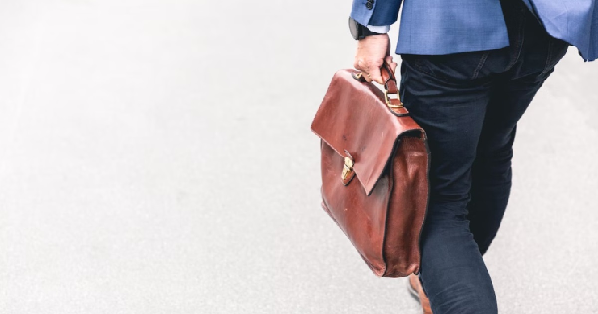 MAN’S WIFE EARNS MORE THAN TWICE HIS SALARY, FEELS PRESSURE TO MATCH HER EARNINGS