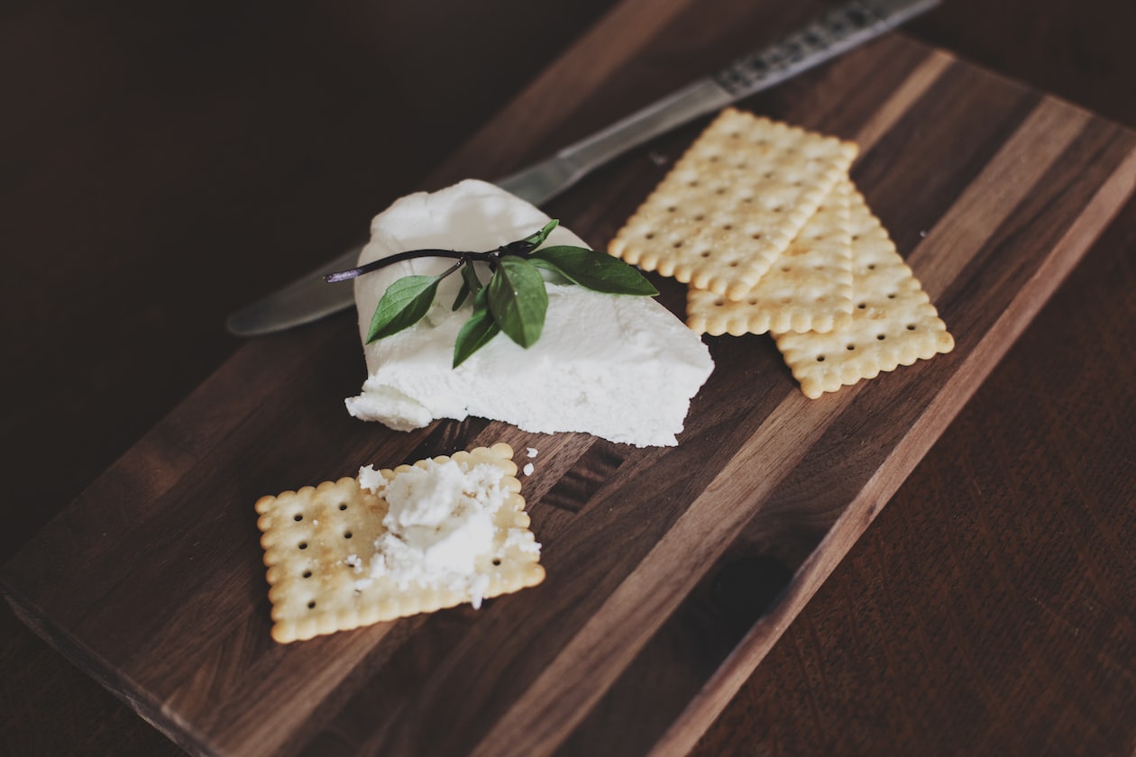 40 Y.O MAN FIRST TIME GOT GF, DON’T KNOW HOW TO WASH HIS BIRD, GOT ‘CREAM CHEESE’