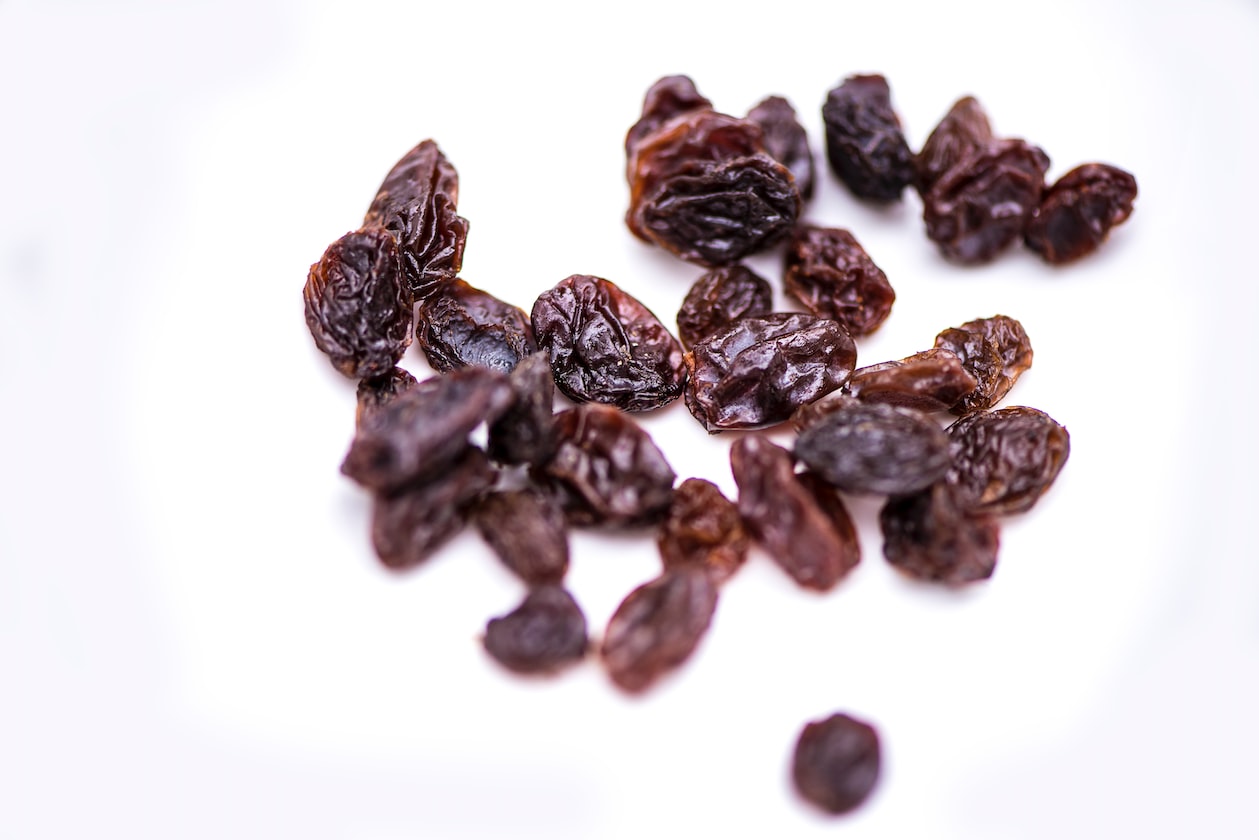 BF CURIOUS WHY GF’S LEFT ‘RAISINS’ IS BLACK RIGHT SIDE IS PINK