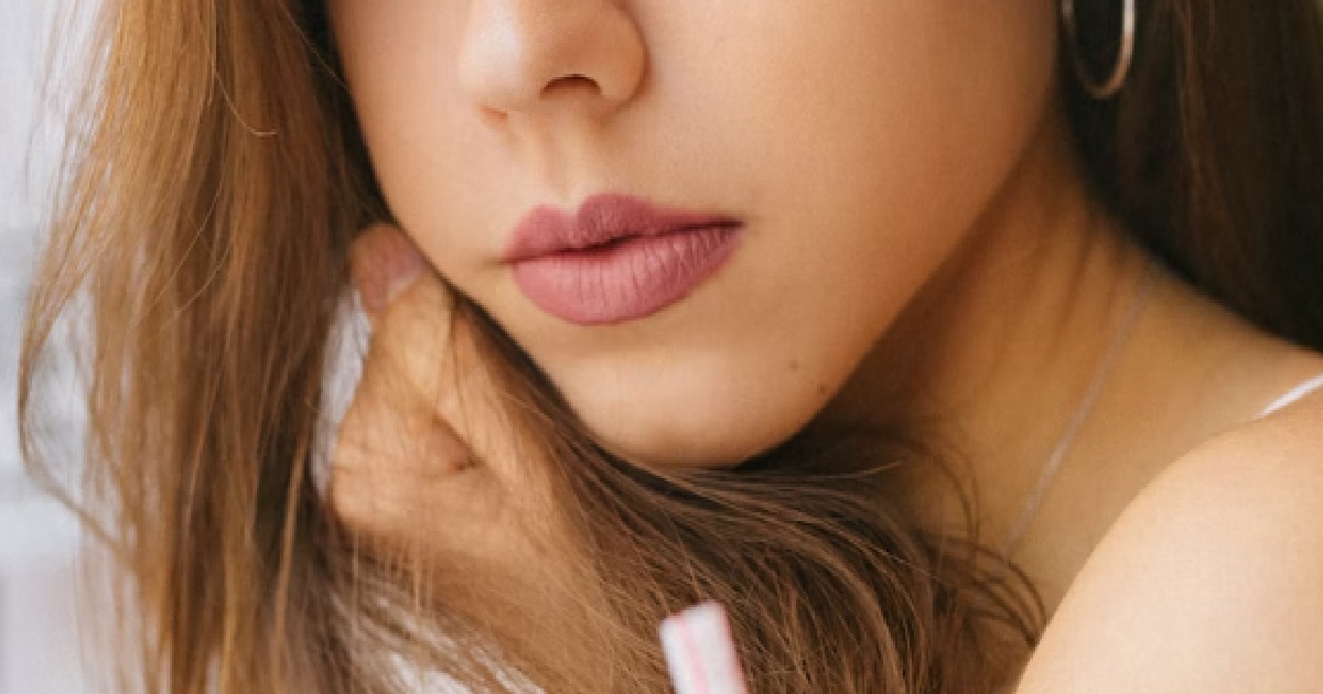 GUY BROKE UP WITH HIS GF BECAUSE SHE WANTED HIM TO ASK FOR PERMISSION TO KISS HER