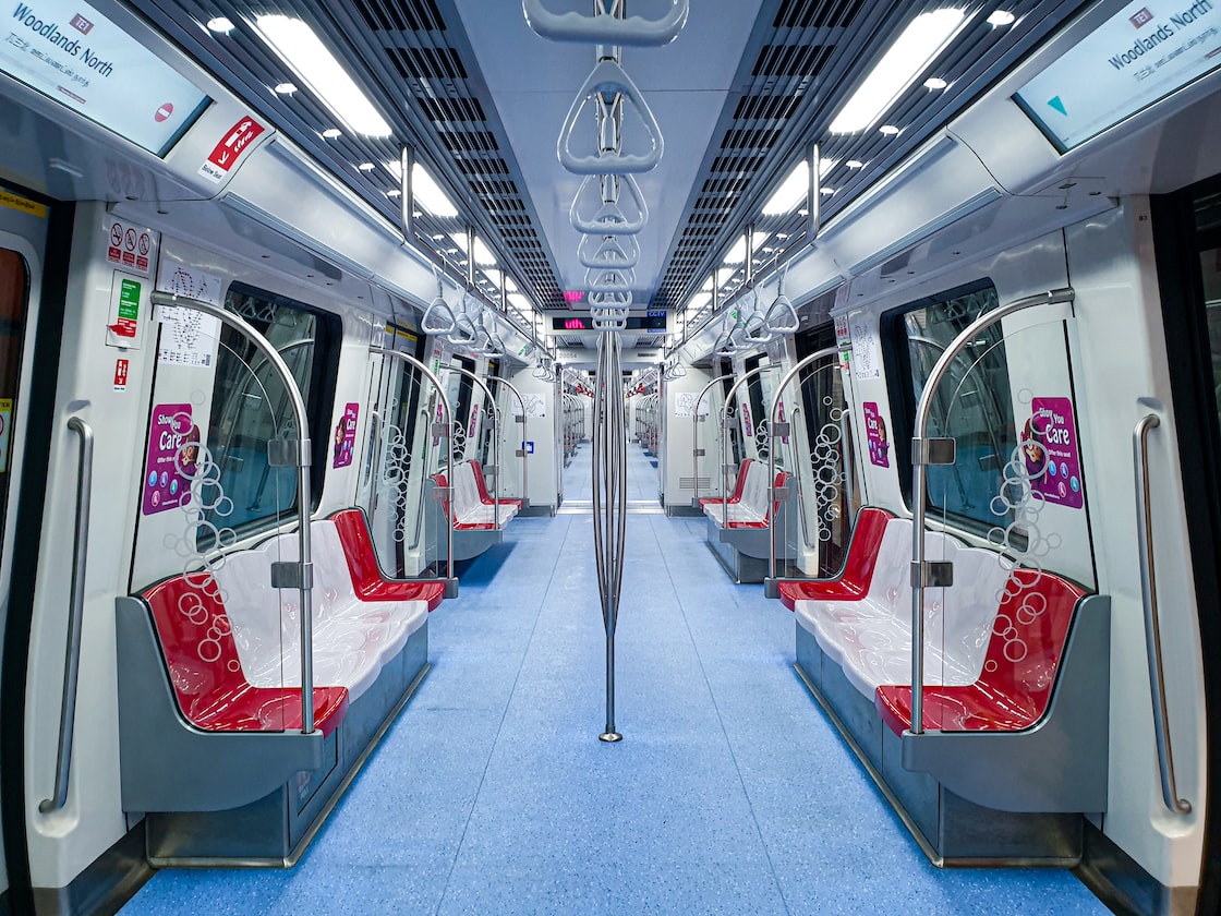 GIRL SAYS SPOREANS ON PUBLIC TRANSPORT ALWAYS ‘ACT BLUR’ TO SURROUNDINGS