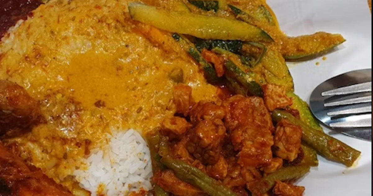 NASI PADANG STALL TRIED TO RIP OFF MAN, $15 FOR 2 VEGE, MAN SAY “I DON’T WANT ALREADY”