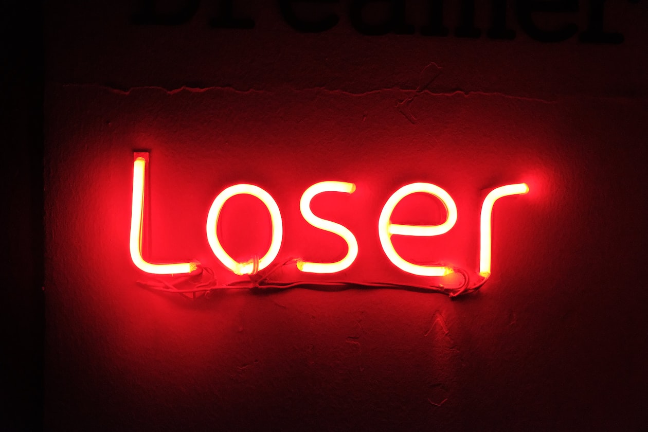 FATHER FEELS INFERIOR AS HE EARNS LESS THAN HIS SON’S GIRLFRIEND, CALLS HER A “LOSER”
