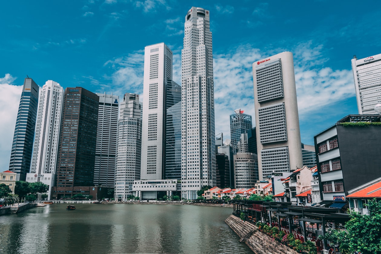 EXPAT IN SPORE SHOCKED THAT NORMAL SG OFFICE WORKER EARNS ONLY $3K TO $4K