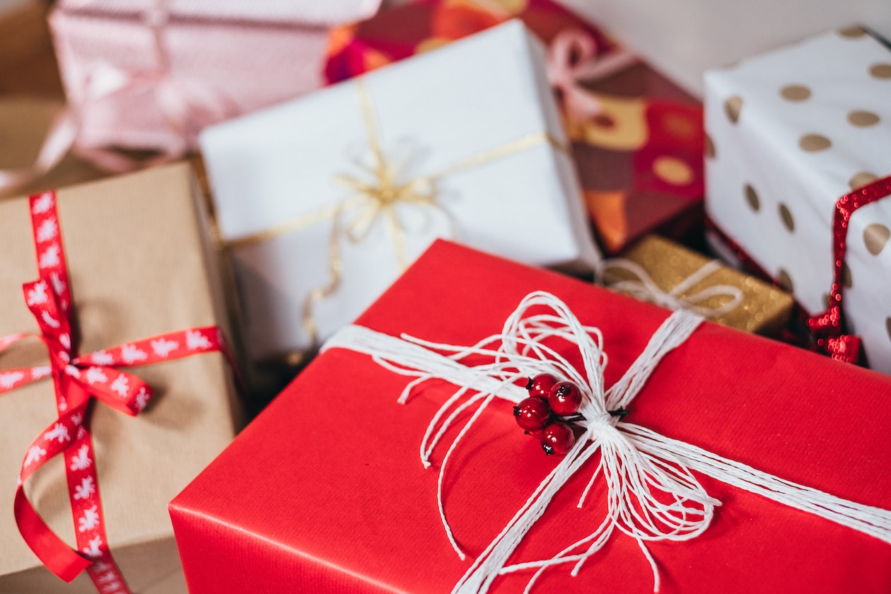WOMAN FINDS IT HARD TO PLEASE HER MOTHER WHO EXPECTS EXPENSIVE GIFTS