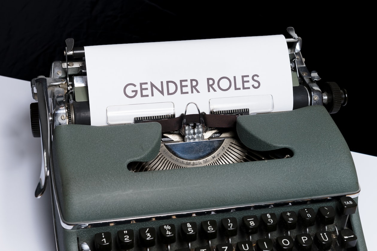 WOMEN GRADE MAN BY EARNING POWER, MAN RANKS WOMEN’S LOOK GRADE-A TO F