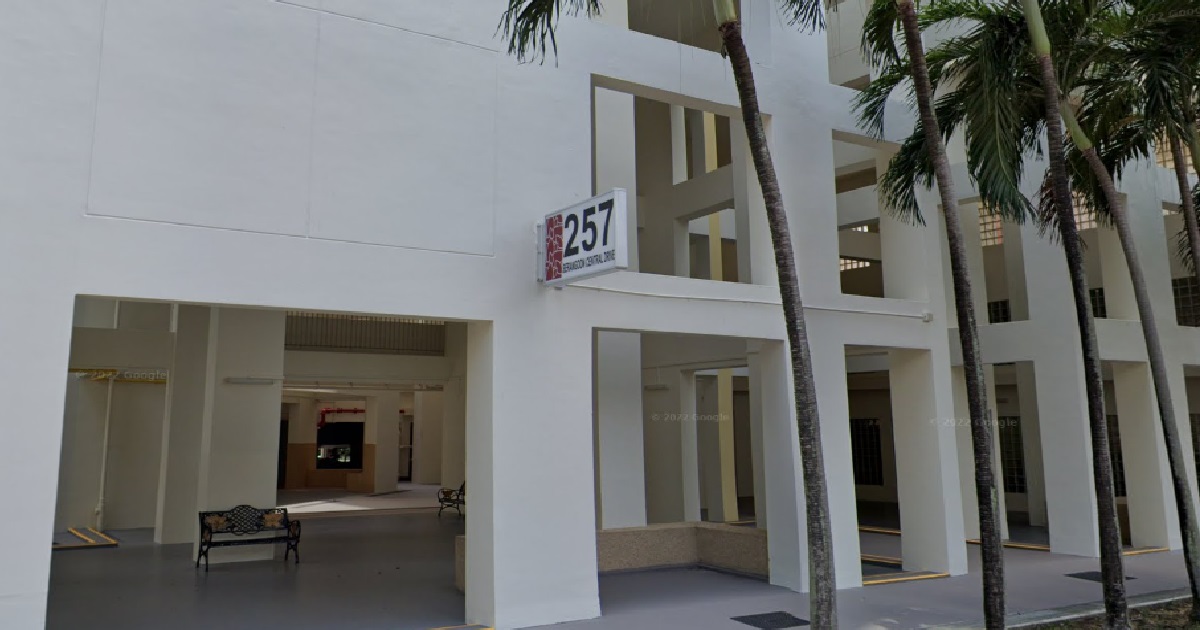 DEAD BODY OF 59 Y.O MAN FOUND AT VOID DECK OF SERANGOON HDB, POLICE INVESTIGATING