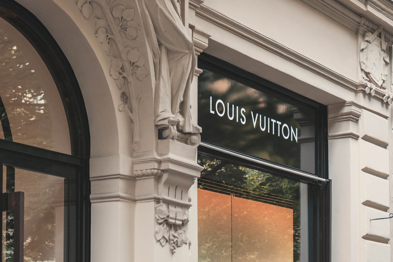 GIRL SAY WANTS A LV BAG FOR BIRTHDAY, BF SAID HE WILL BURN ONE FOR HER ANCESTORS