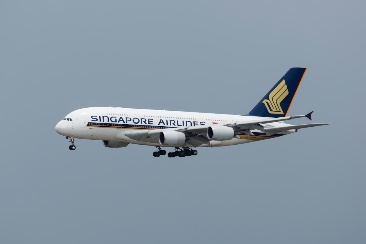 GIRL SAYS SHE GOT A CRUSH ON TALL & HANDSOME SIA CABIN CREW, MATING CALLS