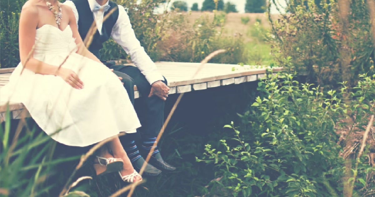 WOMAN UPSET WITH FRIEND FOR NOT SPENDING $8K TO ATTEND HER OVERSEAS WEDDING