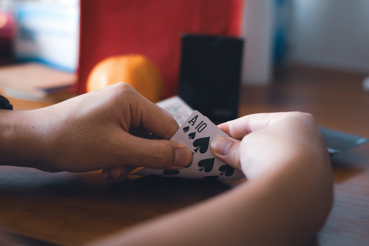 RESTAURANT STAFF PLAY ‘BAN LUCK’ WITH ONE ANOTHER BECAUSE BOSS NEVER PAY SALARY