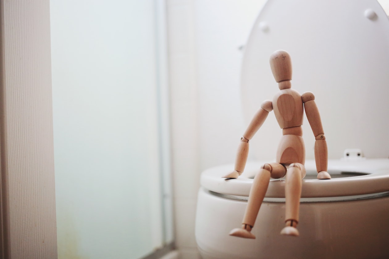 MAN FIRED AFTER CAUGHT SLEEPING IN BATHROOM FOR 4 HOURS
