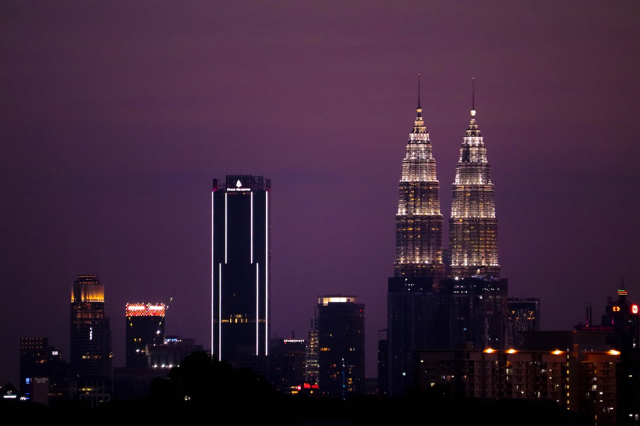 MAN OUTCALL ‘SERVICES’ VIA WEBSITE IN KL, SAYS REAL LIFE GIRL LIKE ‘ELEPHANT’
