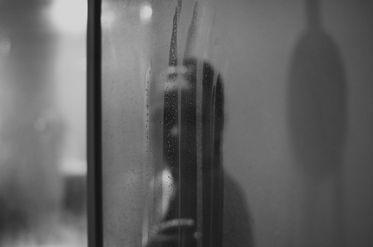 MAN FOUND OUT HIS GF ONLY SHOWER ONCE A WEEK, REFUSE TO MARRY HER