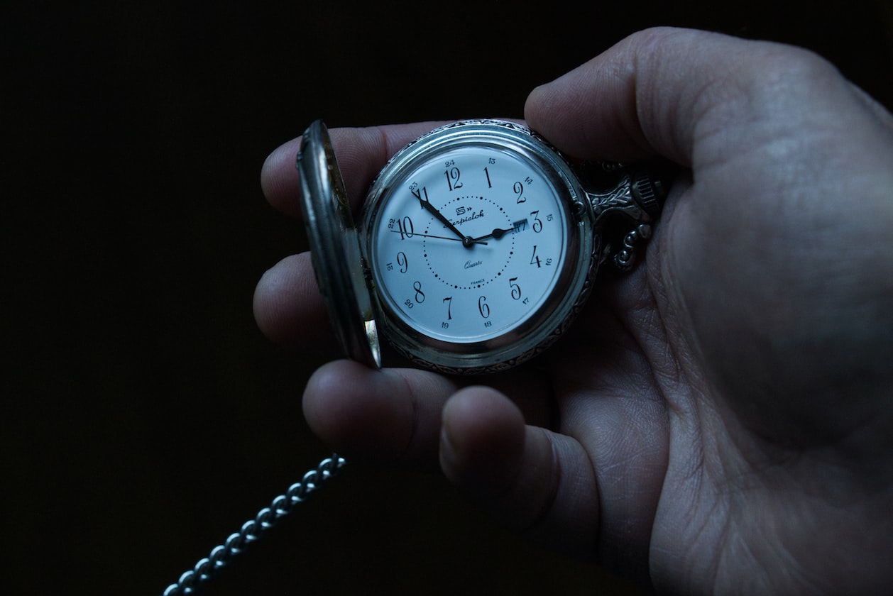 FRIENDS THAT ARE ALWAYS LATE ARE NORMALLY THE BIGGEST LOSERS IN LIFE