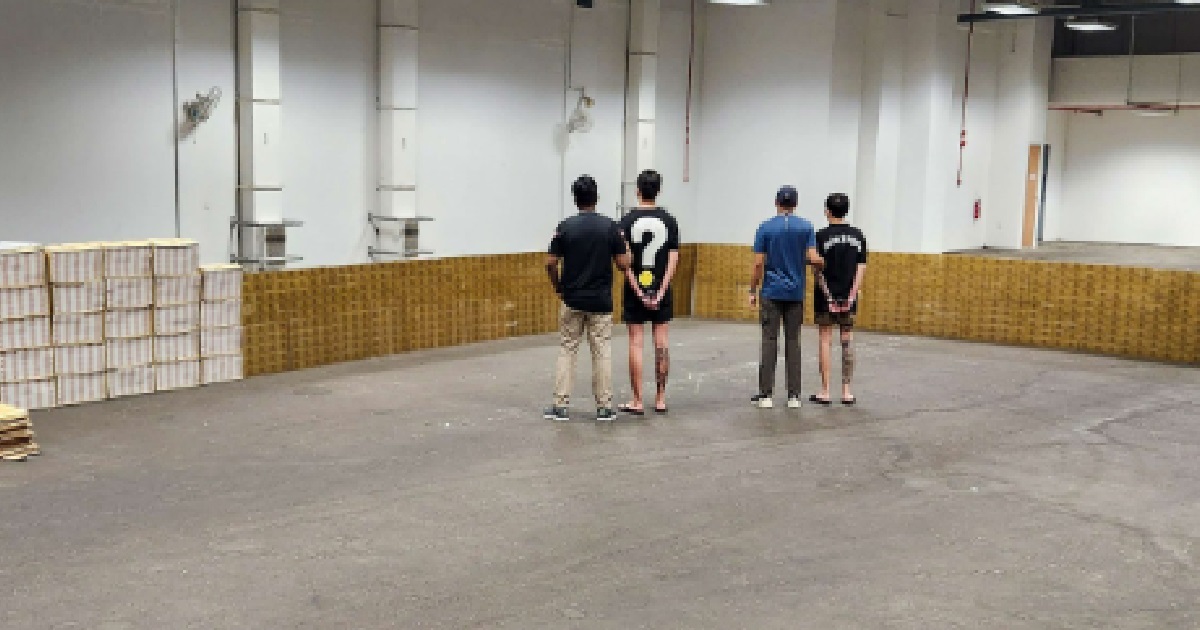 2 MEN ARRESTED IN RAID @ JURONG EAST CARPARK, 1.6K CARTONS OF ILLEGAL CIGGS SEIZED