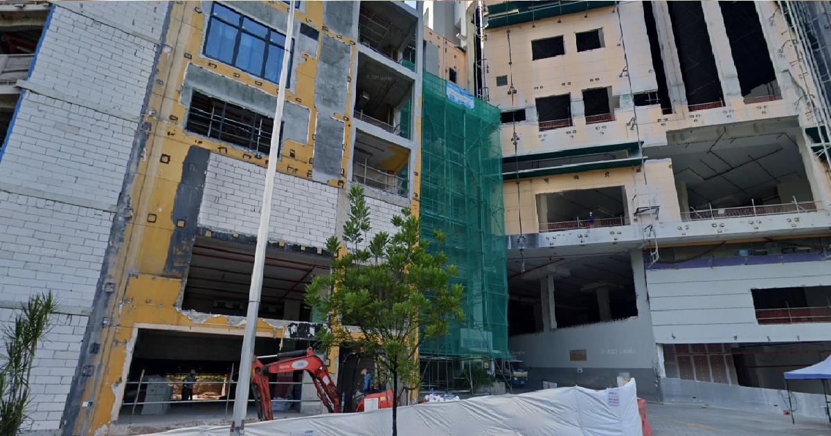 S’PORE WORKER KILLED AFTER 9 GLASS DOORS FELL ON HIM @ ALEXANDRA WAREHOUSE