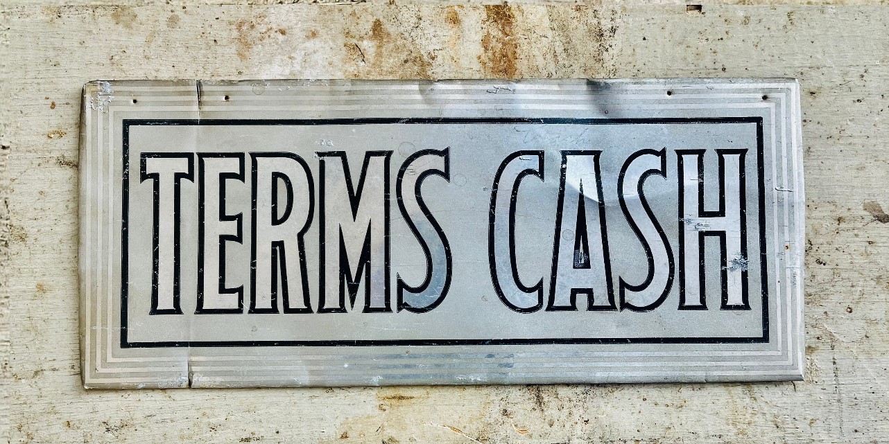 MAN ASK HOW COME STILL GOT SHOPS ONLY ACCEPT CASH, IS IT WANT ‘SIAM’ TAX