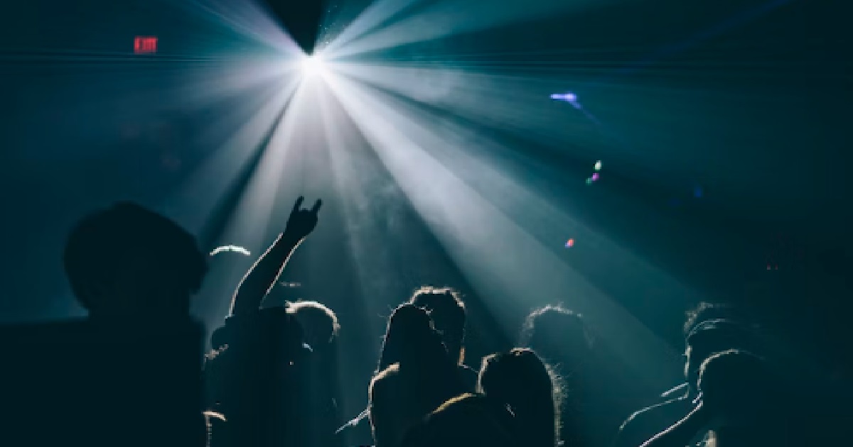 COUPLE MET ANOTHER GIRL INSIDE CLUB, BF TELLS GF HE HAD “TIME OF HIS LIFE” WITH THE GIRL