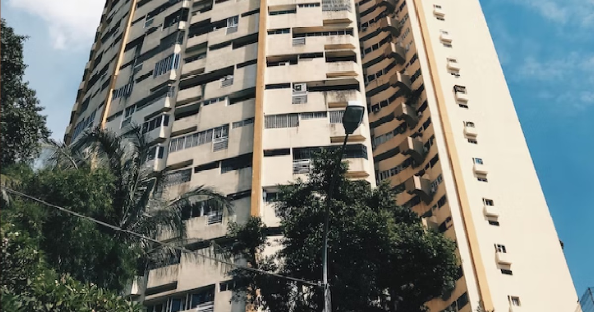 PROPERTY AGENTS LURKING AROUND NEW CONDOS, SNEAK IN TO ASK OWNERS IF THEY WANT SELL