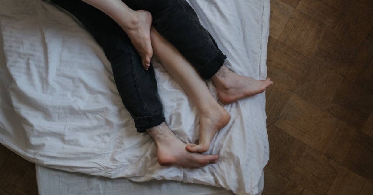 GUY CHEATS ON GF & GAVE VIRGINITY TO CO-WORKER, CAUSE GF SAVING HERSELF FOR MARRIAGE