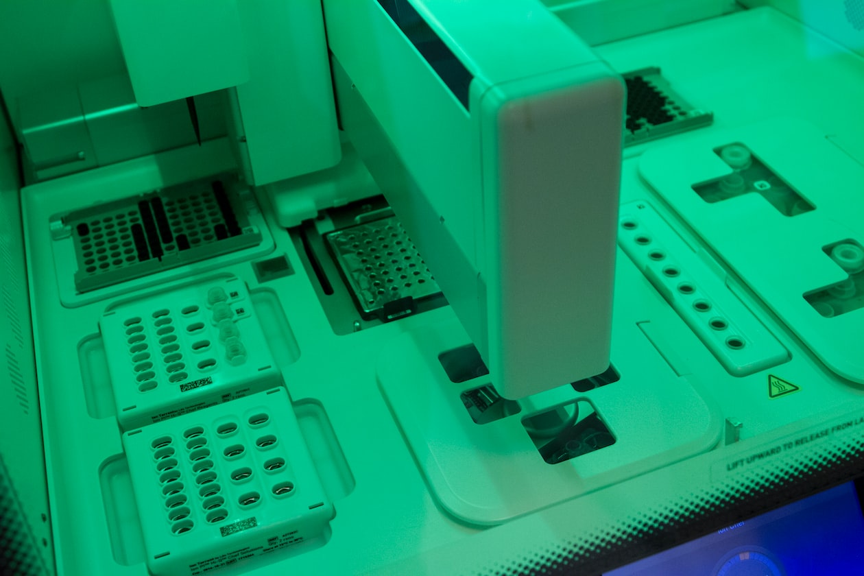 MAN DID PATERNITY TEST WITH KID BECAUSE HE SUSPECT CHILD IS NOT HIS
