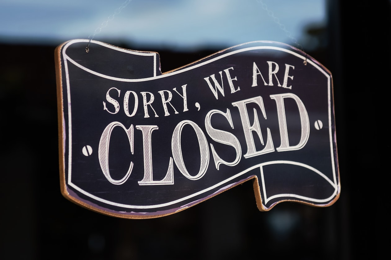 MAN TELLS GF “NO RISK NO REWARD” STARTS RESTAURANT BUT CLOSES UP AFTER 4 MONTHS
