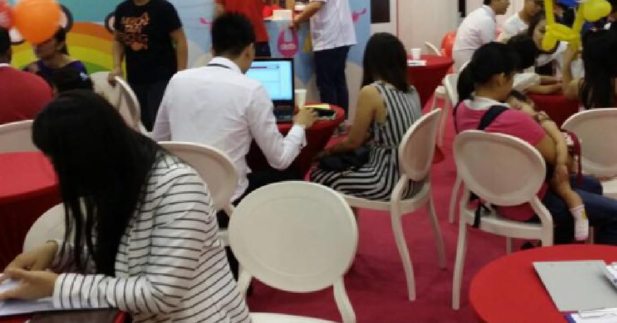 GUY REJECTED INSURANCE AGENT & RAN OFF BUT SHE CHASED HIM DOWN, DIE DIE WANT THE SALE