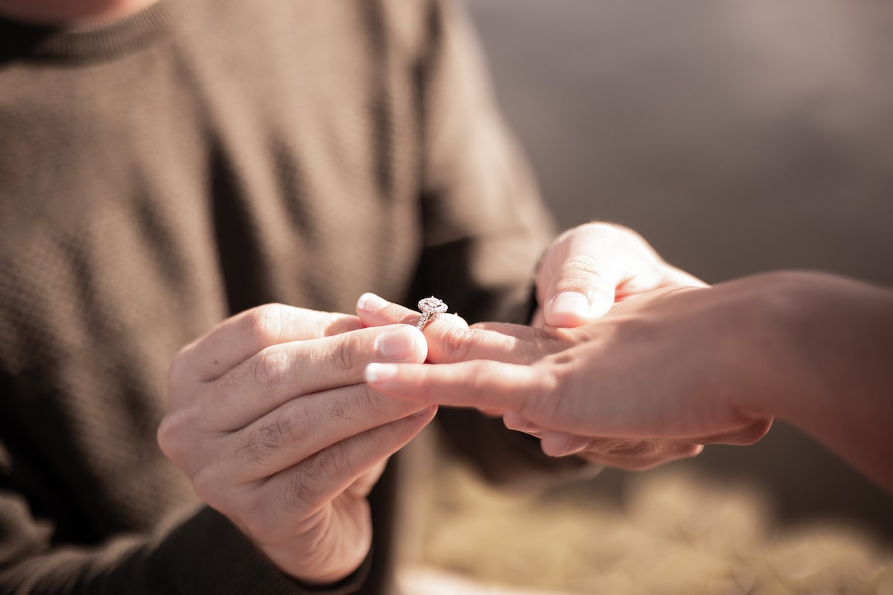 GIRL WITH NOT MUCH EXPERIENCE GET ENGAGED WITH BF AFTER A YEAR
