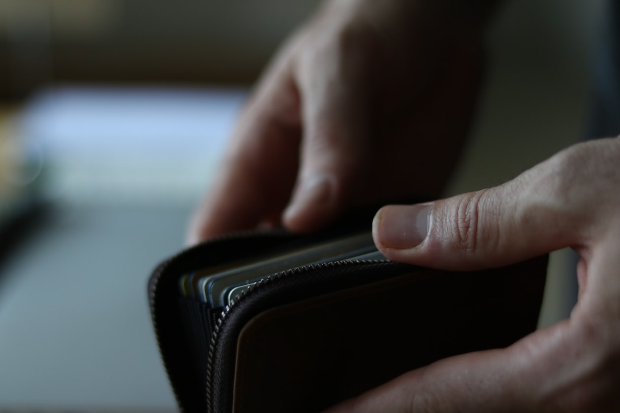 MAN WORKS FOR FRIEND WITHOUT ANY EMPLOYEE BENEFITS YET KEEPS GETTING SALARY DELAYED