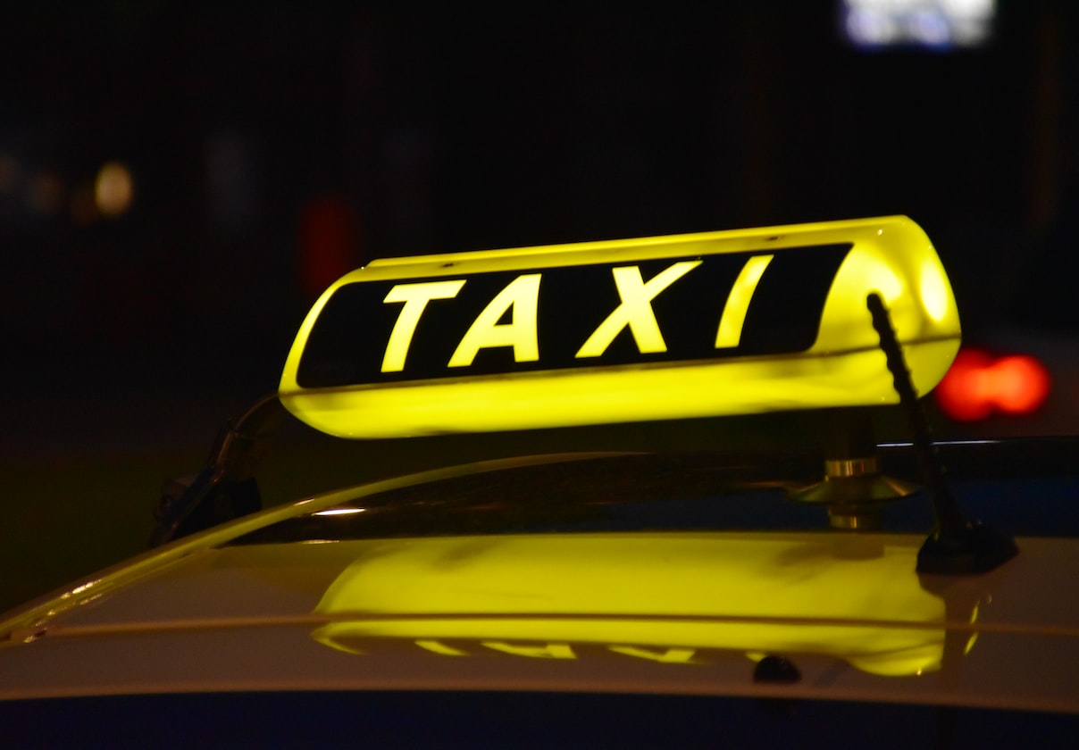 MAN DON’T ALLOW HIS GF TO TAKE TAXI, BECAUSE WATCH TOO MUCH ‘FAKE’ TAXI