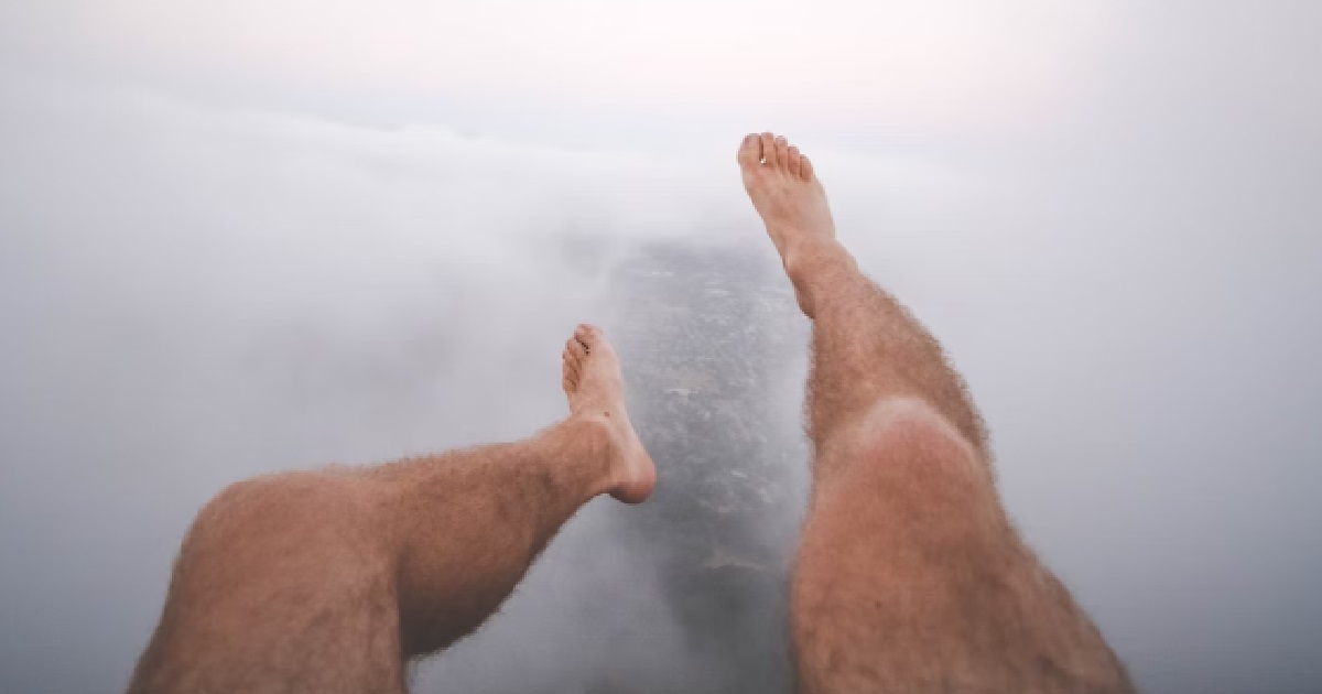 GIRL’S PARENTS REFUSE TO LET HER SHAVE, FORCES TO GO TO SCHOOL WITH HAIRY LEGS