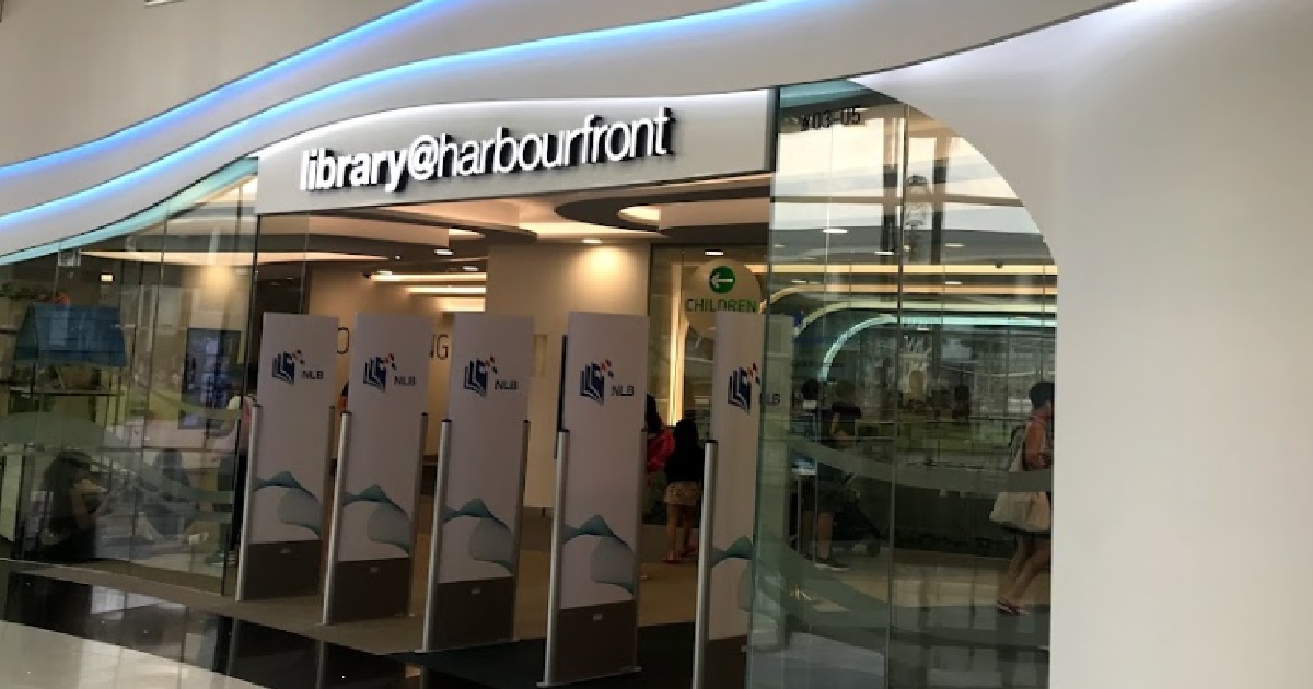 FOREIGNER UPSET S’PORE LIBRARY USES DIFFERENT PLUG THAN HIS, SAYS WE ARE NOT “WELCOMING”