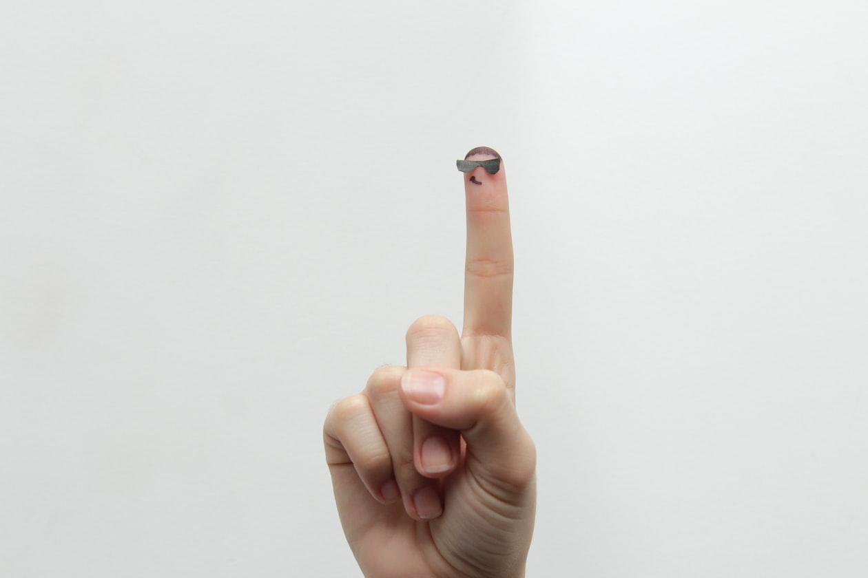 BF LIKES TO DIG HIS NOSE AFTER USING HIS FINGERS TO ‘POKE’ ME