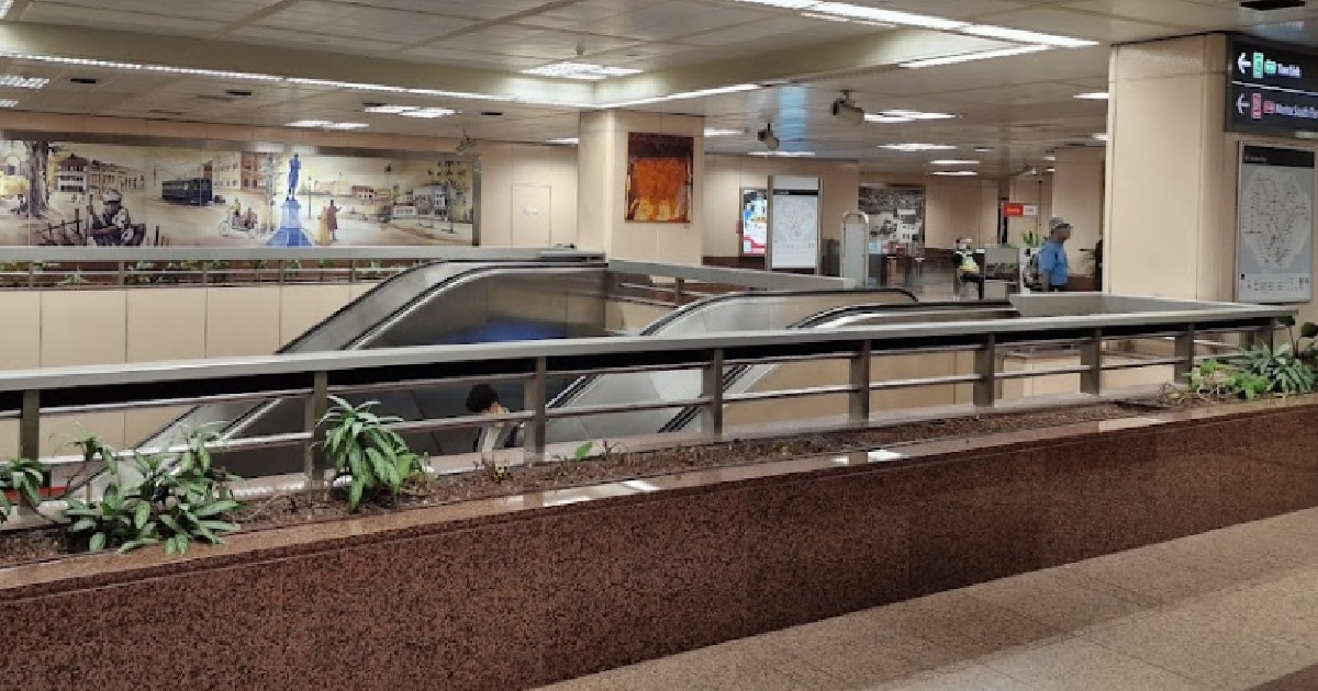 64 Y.O UNCLE ARRESTED FOR MOLESTING WOMAN ON ESCALATOR @ RAFFLES PLACE MRT