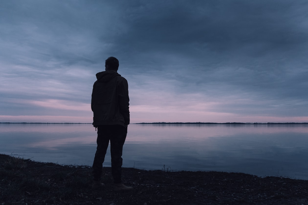 MAN WORRIED THAT 30s IS TOO LATE TO DATE, V-DAY ALL ALONE
