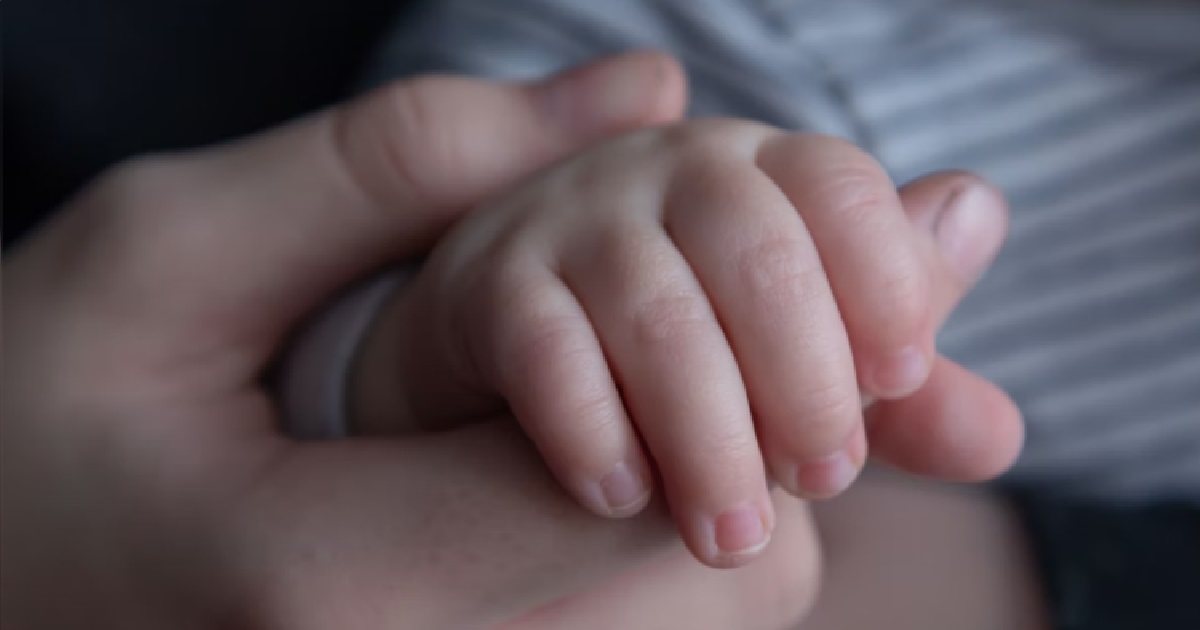 WOMAN IN HER 30S FREAKING OUT – “MOST OF MY FRIENDS ARE HAVING KIDS”